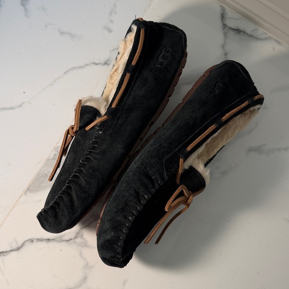 UGG DAKOTA BLACK SLIPPERS SIZE 9 - Picture 4 of 8